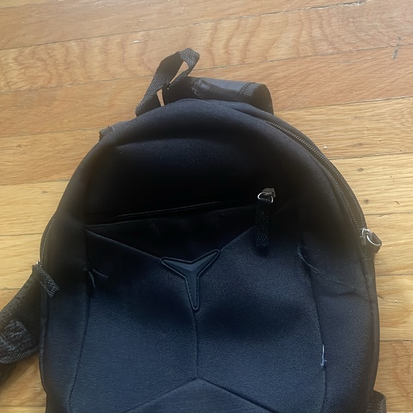 Protege black back pack. - Picture 8 of 9